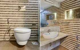 Super Townhouse Oak Regal Inn Near Sant Tukaram Nagar Metro Station