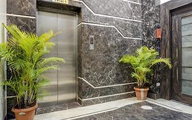 Super Townhouse Oak Regal Inn Near Sant Tukaram Nagar Metro Station